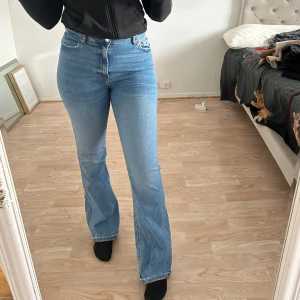 Dam jeans  - Jeans från Zara storlek 38 pris 200kr