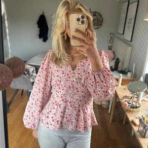 Blus - Sååååå söt blus från neo noir! Nypris 800💗 