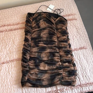 Klänning  - En väldigt kort och fin klänning 