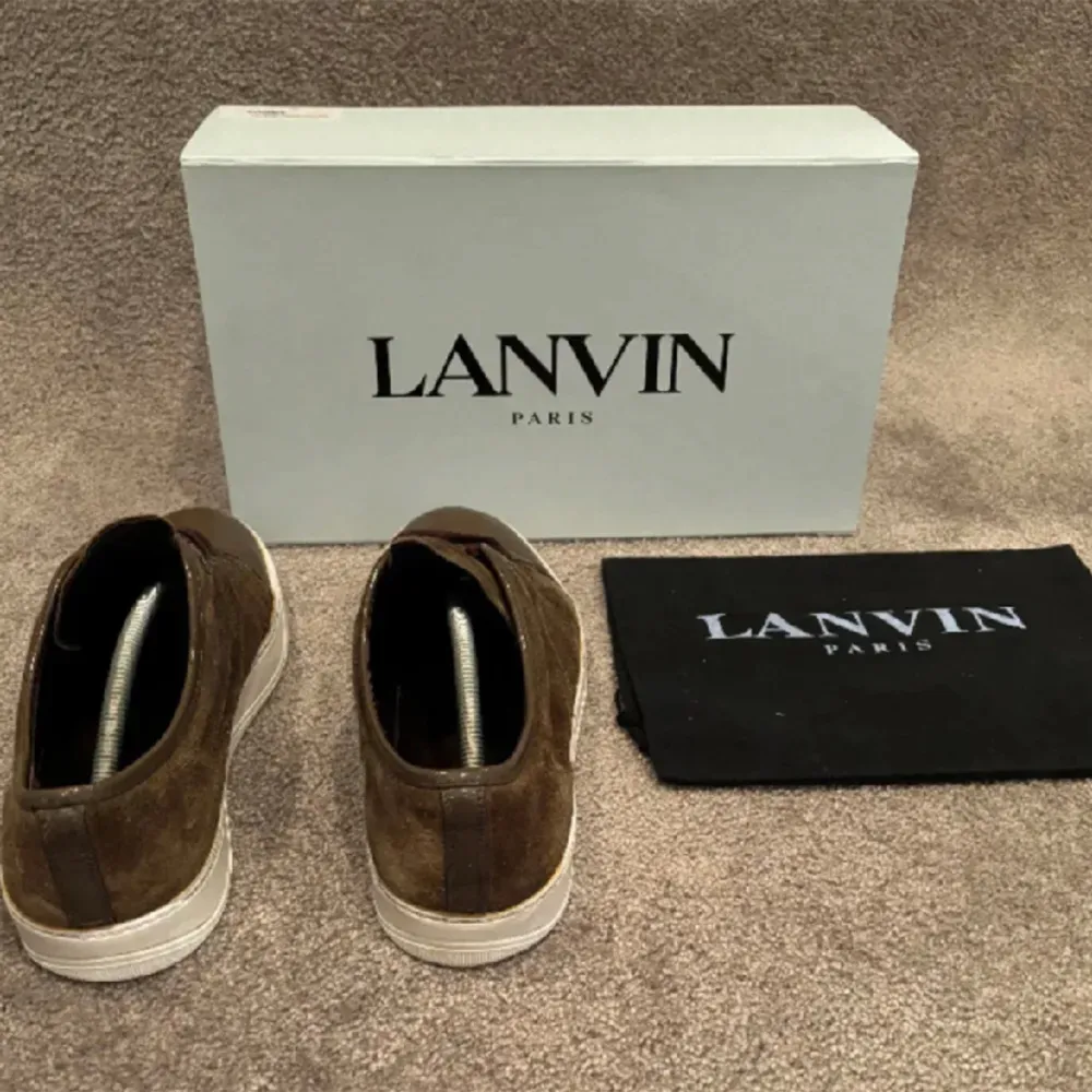 Lanvin skor strlk 45 passar även 44. andvänts flitigt fint skick 7/10 säljer de pågrund av att de är för stora.. Skor.
