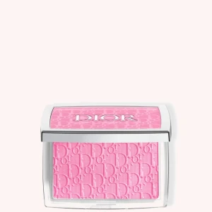 Dior blush  - En väldigt fin dior blush i färgen 001 Pink. Köpt för ca ett år sen men användes bara i drygt 2 månader sedan så har den bara legat i en låda orörd.  Ordinarie pris: runt 500kr 💗🌸 Hör av er för egna bilder!