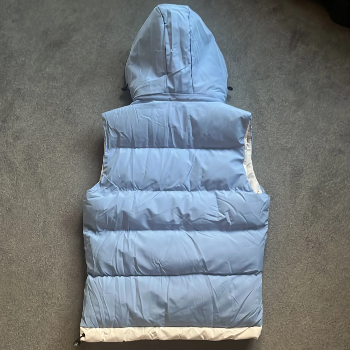 Baby blue väst med luva - 90