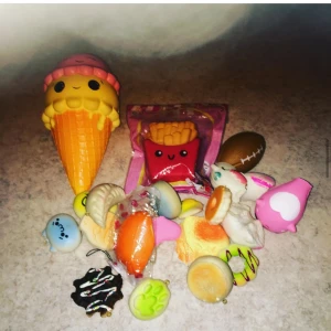 Alla dessa squishys - Alla dessa squishys säljer jag dem har defekter på vissa ställen