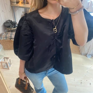 Blus - SUPER snygg värkligen!!❣️❣️