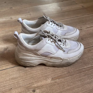 chunky sneakers - smutsiga men går att tvätta de