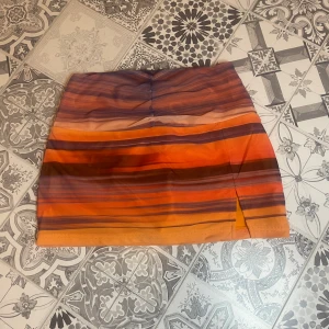 Skort - Minikjol med insydda shorts från Tigermist. Stl S. Helt oanvänd