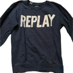En snygg och enkel Replay tröja, säljer den pga passar inte mig!