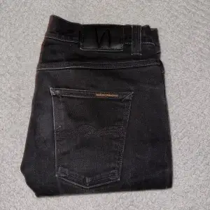 Snygga svarta Nudie jeans till herr! Passar till de mesta ✨  100kr  Kan mötas och frakta! 