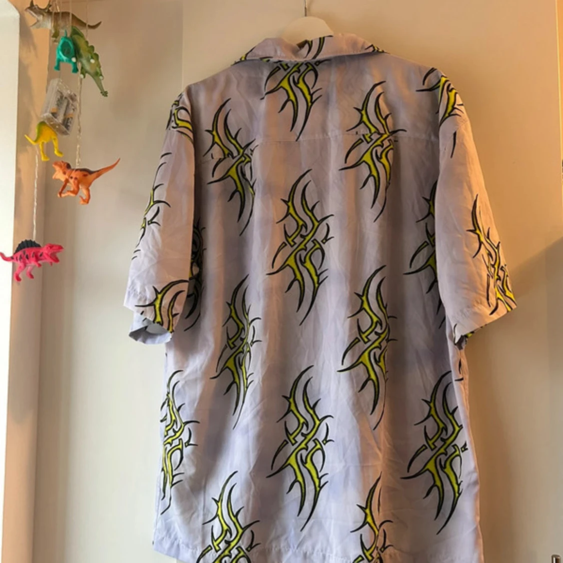 Kortärmad skjorta Weekday tribal neon y2k  - 93