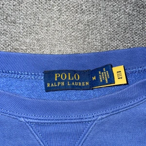 Blå Ralph Lauren sweater  - Perfekt skick (10/10). Aldrig använd, pga för liten. Går inte billigare än 199.