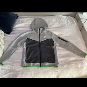 Nike tech fleece hoodie, storlek medium