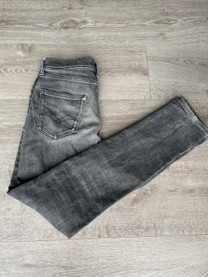 Replay Wallys  - Säljer nu mina Relpay Jeans. Skick 9,5/10. Väldigt populära. Hör av er vid minsta fundering. 