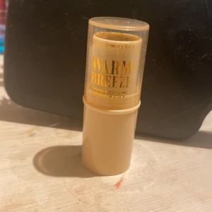 Bronser stick - Säljer det här bronser sticket från Makeup Mekka fick den i julklapp har använt den en eller två gånger den är i färgen heat wave 