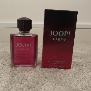 Joop! Homme  - Den är helt oanvänd jättebra skick, kommer med box och allt. Luktar underbart helt otroligt för dess pris