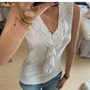 Topp - SUPER snygg prickig topp❣️❣️