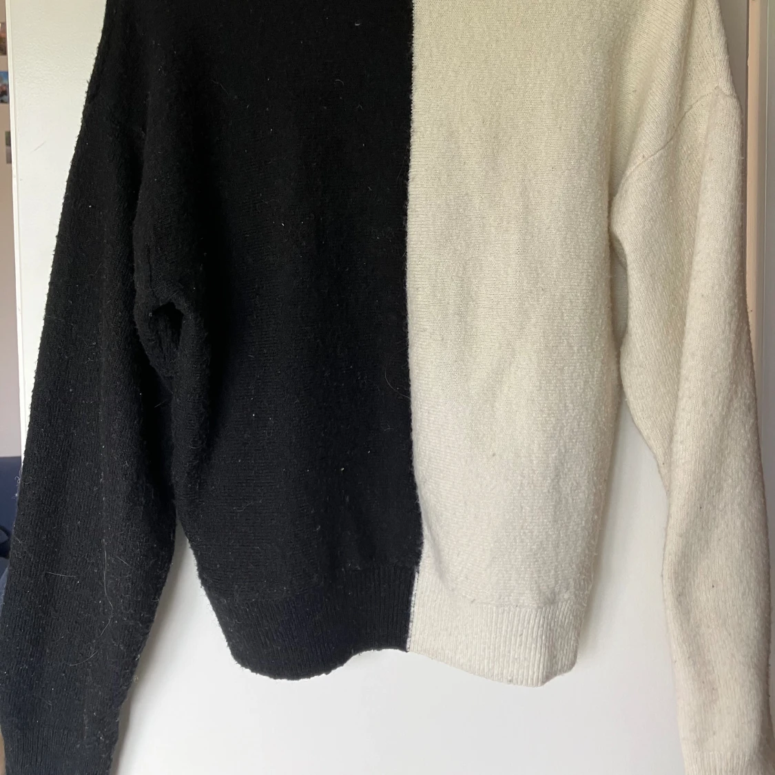 Svart vit stickad tröja - 90