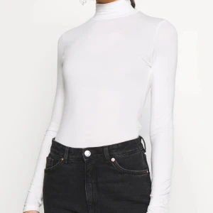 Turtle neck  - Turtle neck topp/ polotröja från Gina tricot! Ny med lapparna kvar. Storlek XS