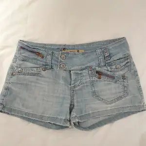 Intressekoll på världens finaste lågmidjade shorts🌸midjemått 38 cm 