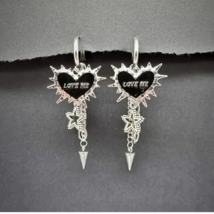 Handgjorda örhängen  - Handgjorda örhängen●Följ :@ekjewelryofficial🤲 ● 💎Material- 100% rostfritt stål och zinklegeringar ●Örhängeskrokar -rostfritt stål. Nickel fri. Längd -7cm. Köp för 1st-100kr eller 170kr/paret