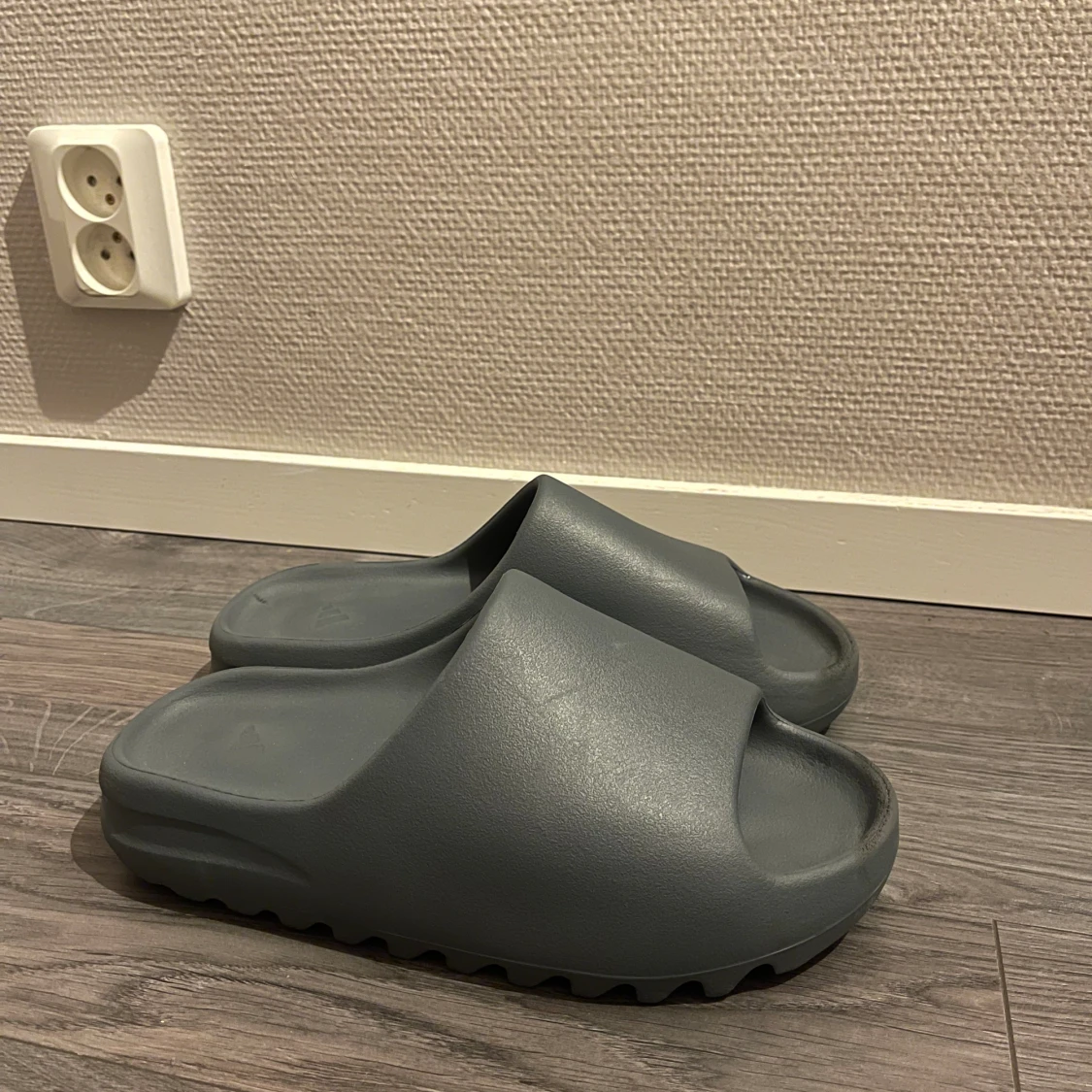 adidas Yeezy Slide 'Slate Marine' - 90