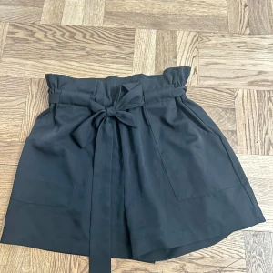 Shorts  - Fina shorts, aldrig använda 