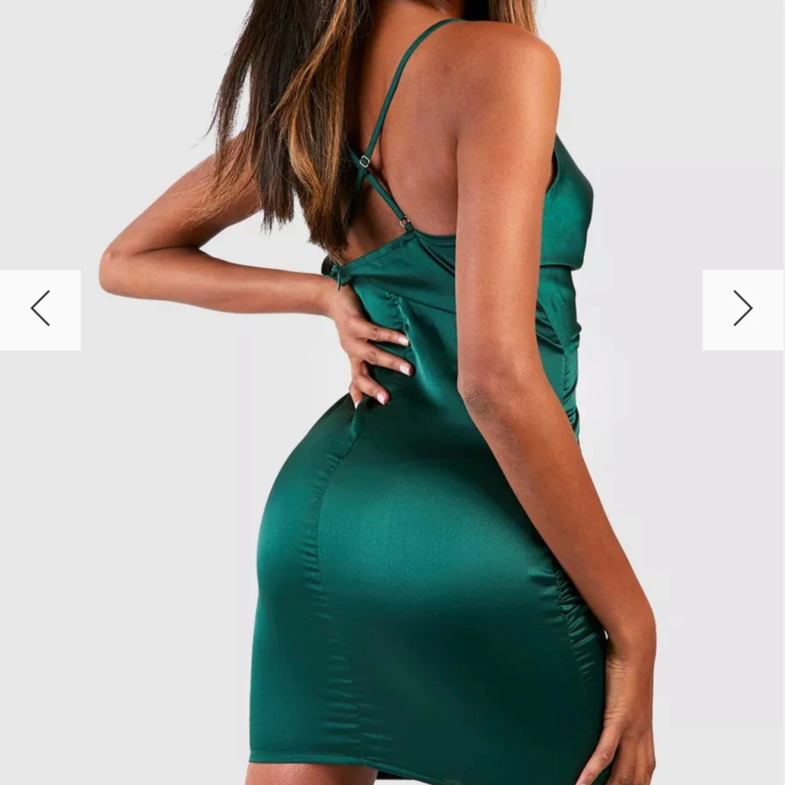 Grön satin klänning  - 90