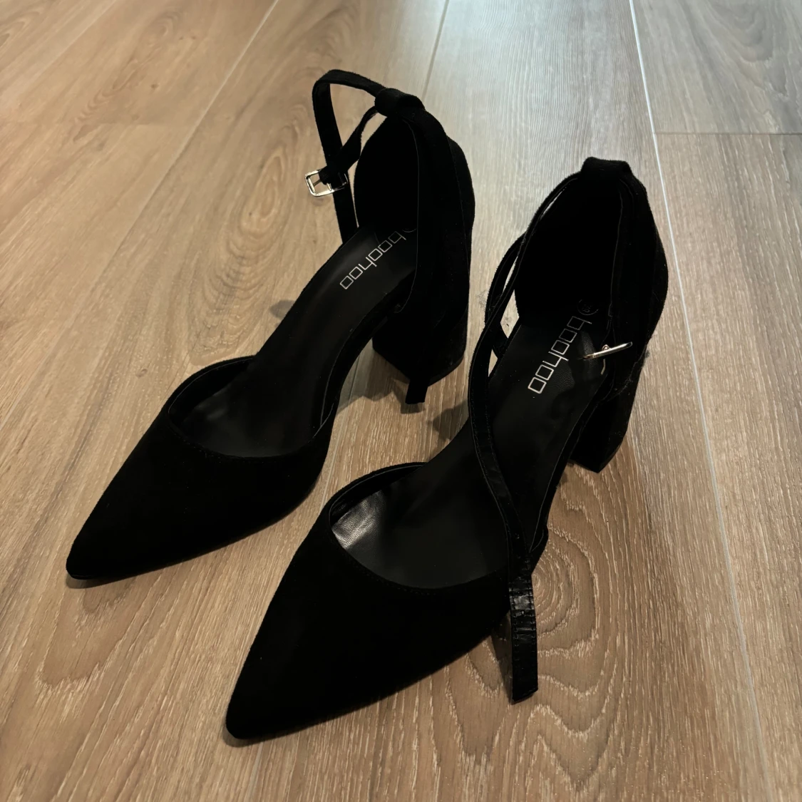 Svart klackar från boohoo - 90