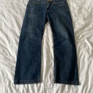 Stilrena jeans från Kappahl som bara är använda ett par fåtal gånger. Dem är i perfekt skick och inget slitage. 