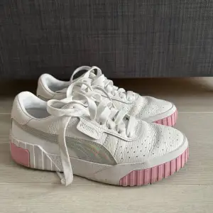 Snygga Puma Sneakers med rosa/silver detaljer || strl 36 || bra skick 