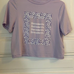 Primark magtröja  - Super fin och mysig magtröja från Primark💕 Ganska säker på att det är från gamla kollektionen, vilket betyder att det inte säljs längre💗