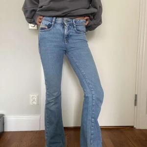 Lågmidjade Diesel jeans - Super snygga Lågmidjade bootcut jeans från Diesel 💧💧💧💦