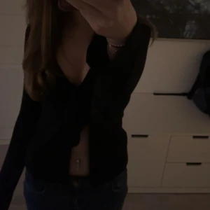 Gina tröja - Säljer denna fina tröja från Gina!! knappt använd så den är i väldigt bra skick.  200kr+ frakt❣️