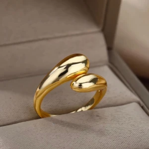 Ring - Ny oanvänd ring , guld överdragen i justerbar storlek.nypris 199kr  Nu 99