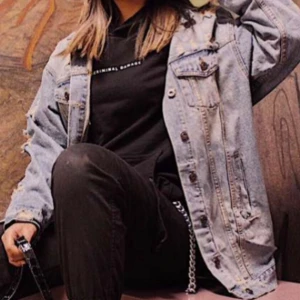 Oversized jeansjacka - Oversized jeansjacka i storlek S.  Köpare står för frakt