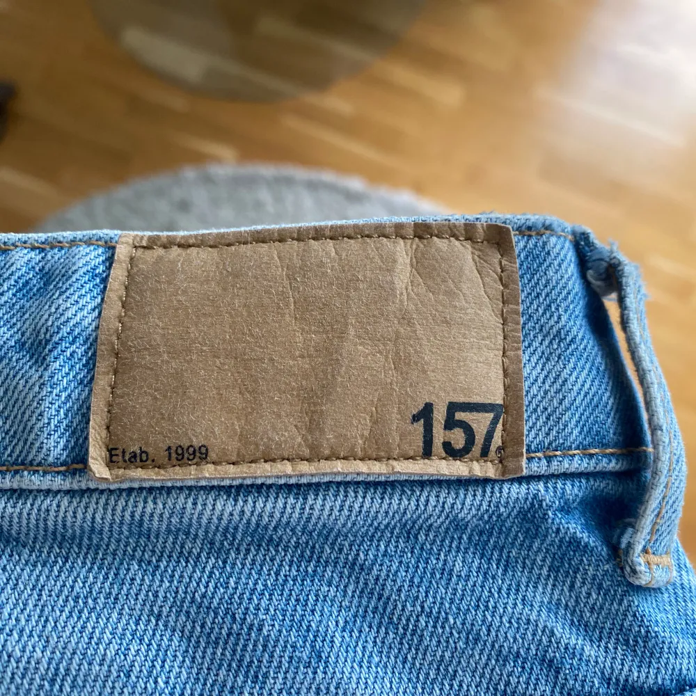 Säljer pga att dom är för små.  Använt några gånger men är i fint skick!  De är höga i midjan.  Strl XS 50kr+frakt  . Jeans & Byxor.