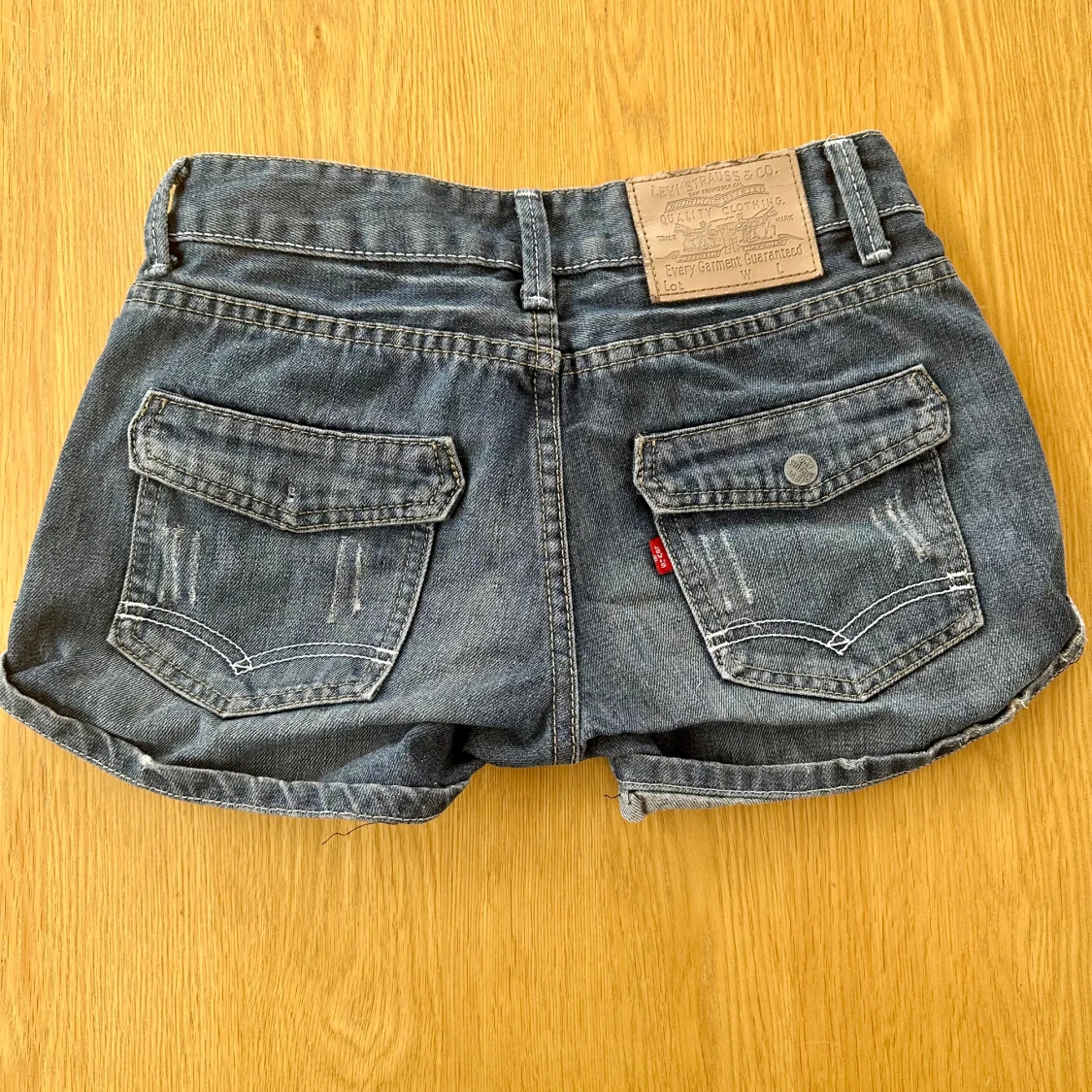 Lågmidjade Levis shorts 