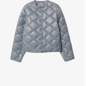 Vår jacka - Populär vår jacka från mango, super fin blå färg och perfekt för våren! Säljer då den har blivit för liten💞💞 