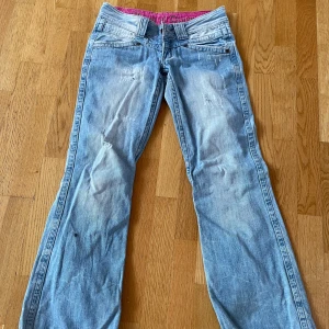 lågmidjade jeans - lågmidjade jeans i bra skick,pris kan diskuteras,kp för fler bilder