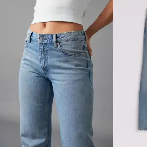 Säljer mina supersnygga low waist (straight) jeans från gina tricot då de tyvärr är för stora för mig. Använda Max 5 gånger🥰