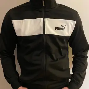 Puma tröja Storlek M  modellen är 185cm lång 