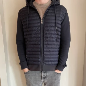 Cardigan - Riktigt skön mörkblå cardigan från ”just over the top”. Storlek large. Perfekt jacka till våren. 