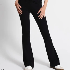 yoga pants - Säljer mina nervikta yoga pants eftersom dom var lite för korta. Helt oanvända Originalpris:200kr , mitt pris: 150kr