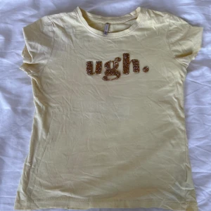 t-shirt från only🥰 - nästan aldrig använts, därför den säljs, pris kan diskuteras och kontakta vid frågor🥰!