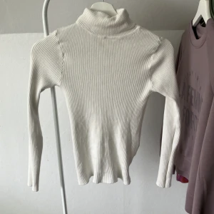 Tight fin crewnecktröja - Tight och fin med en crewneck men kommer tyvärr inte till användning