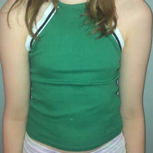 Tröja från utomlands - Jätte fin tröja min kusin fick vara fotomodell🤭bra skick inga fläcka hör av er för intresse eller frågor