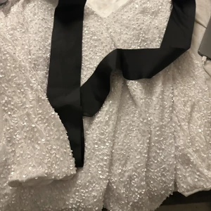 Klänning - Köpt av nina här på Plick, inte h&m klänningen 