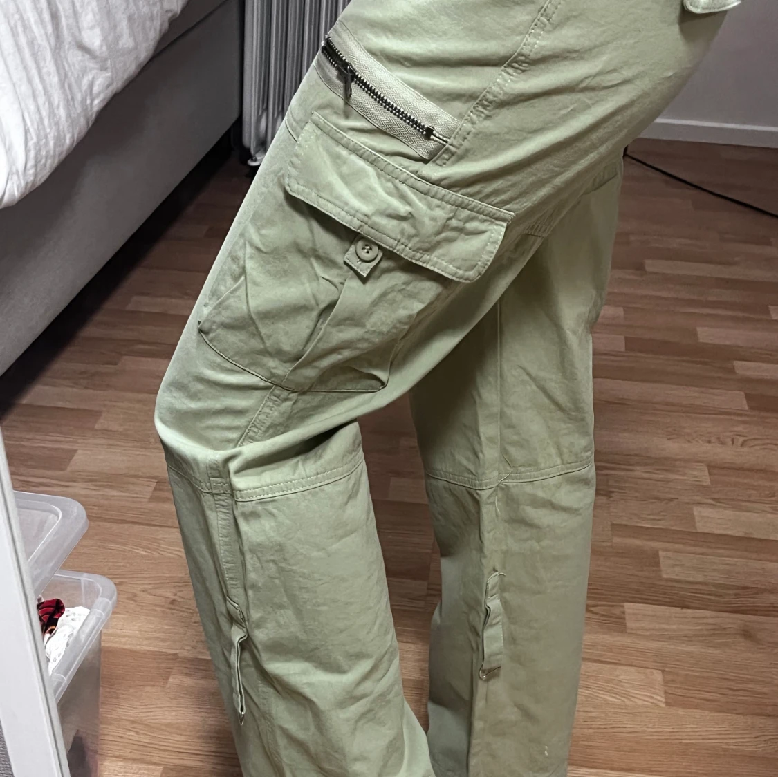 Lågmidjade militärgröna cargo byxor - 90