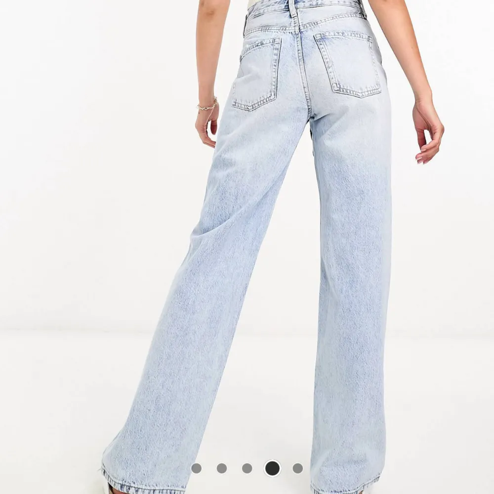 HELT perfekta jeans. Aldrig använda pga något för stora. Nypris: 499kr. Jeans & Byxor.