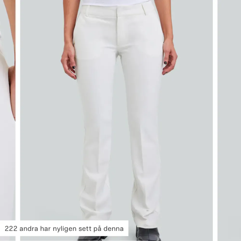 Säljer dessa vita kostymbyxor från bikbok då dom inte kommer till användning, dom har en slits där nere som inte syns på bilden, dom är ganska använda därav priset, storlek 34☺️. Jeans & Byxor.