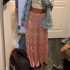 Maje kjol - maje kjol. Den finns kvar och går att köpa med ”köp nu” 